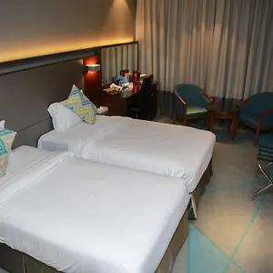 4* Hotel Versailles By Raviz