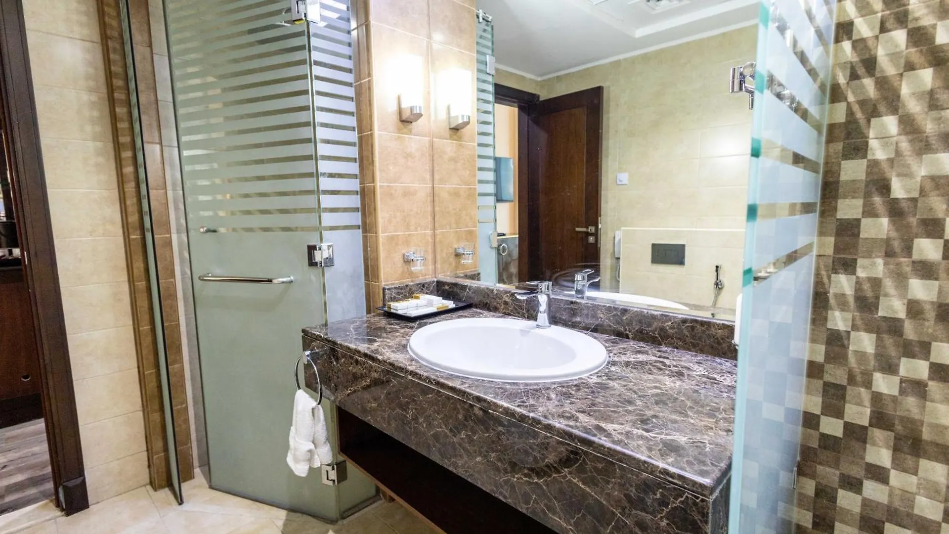 Luxury Stay In Al Nahda, Dubai